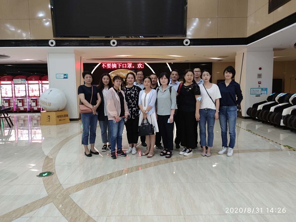 安徽鹽業(yè)地產(chǎn)集團公司機關(guān)第一、第二黨支部組織觀看愛國主義題材影片《八佰》