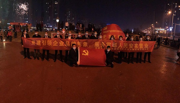 “黨建引領(lǐng)企業(yè)品牌形象，服務(wù)霍邱人民安家置業(yè)”霍邱項(xiàng)目黨支部開(kāi)展春節(jié)送春聯(lián)禮包活動(dòng)