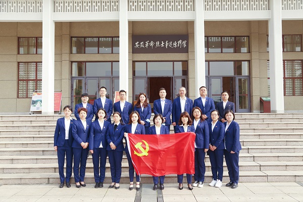 徽鹽地產(chǎn)集團機關(guān)第二黨支部開展“緬懷革命先烈，傳承紅色基因”主題黨日活動