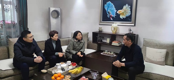 徽鹽地產(chǎn)集團(tuán)開(kāi)展春節(jié)送溫暖走訪慰問(wèn)活動(dòng)